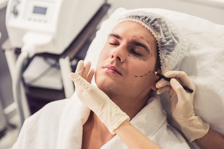 Chirurgie esth&eacute;tique pour homme